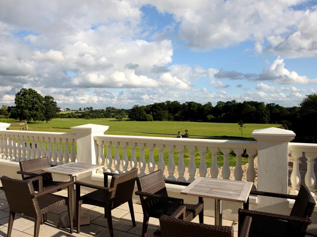 De Vere Wokefield Estate Рединг Екстериор снимка