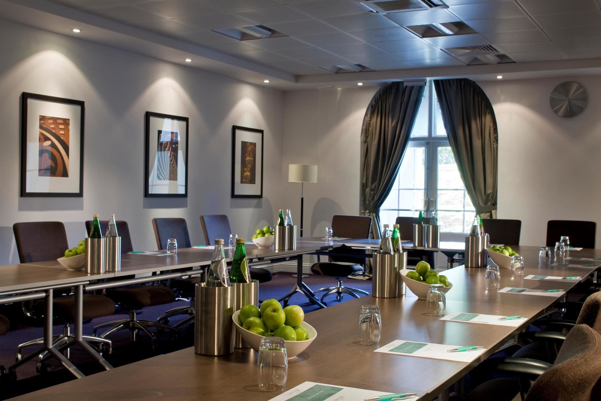 De Vere Wokefield Estate Рединг Екстериор снимка